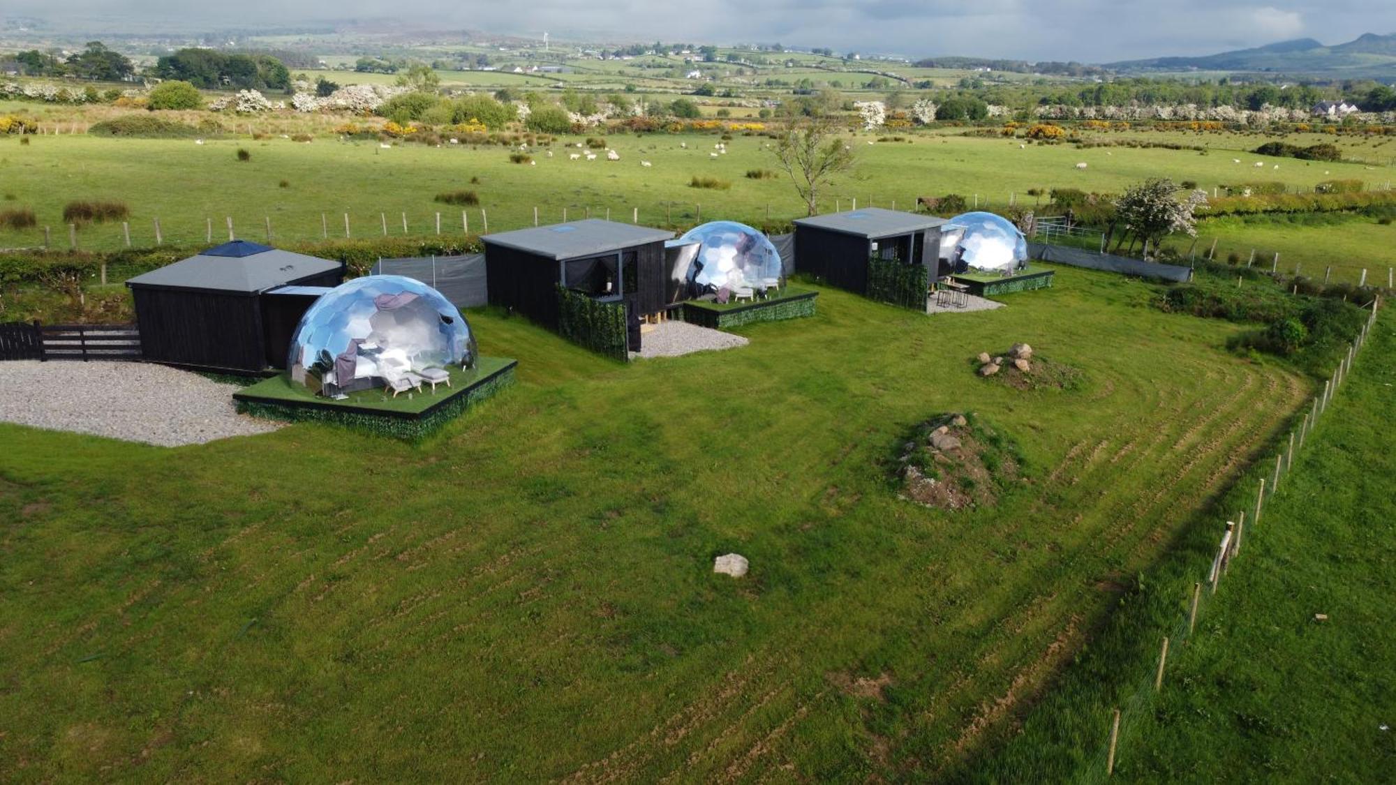 Glamping Domes Hotel Articlave ภายนอก รูปภาพ