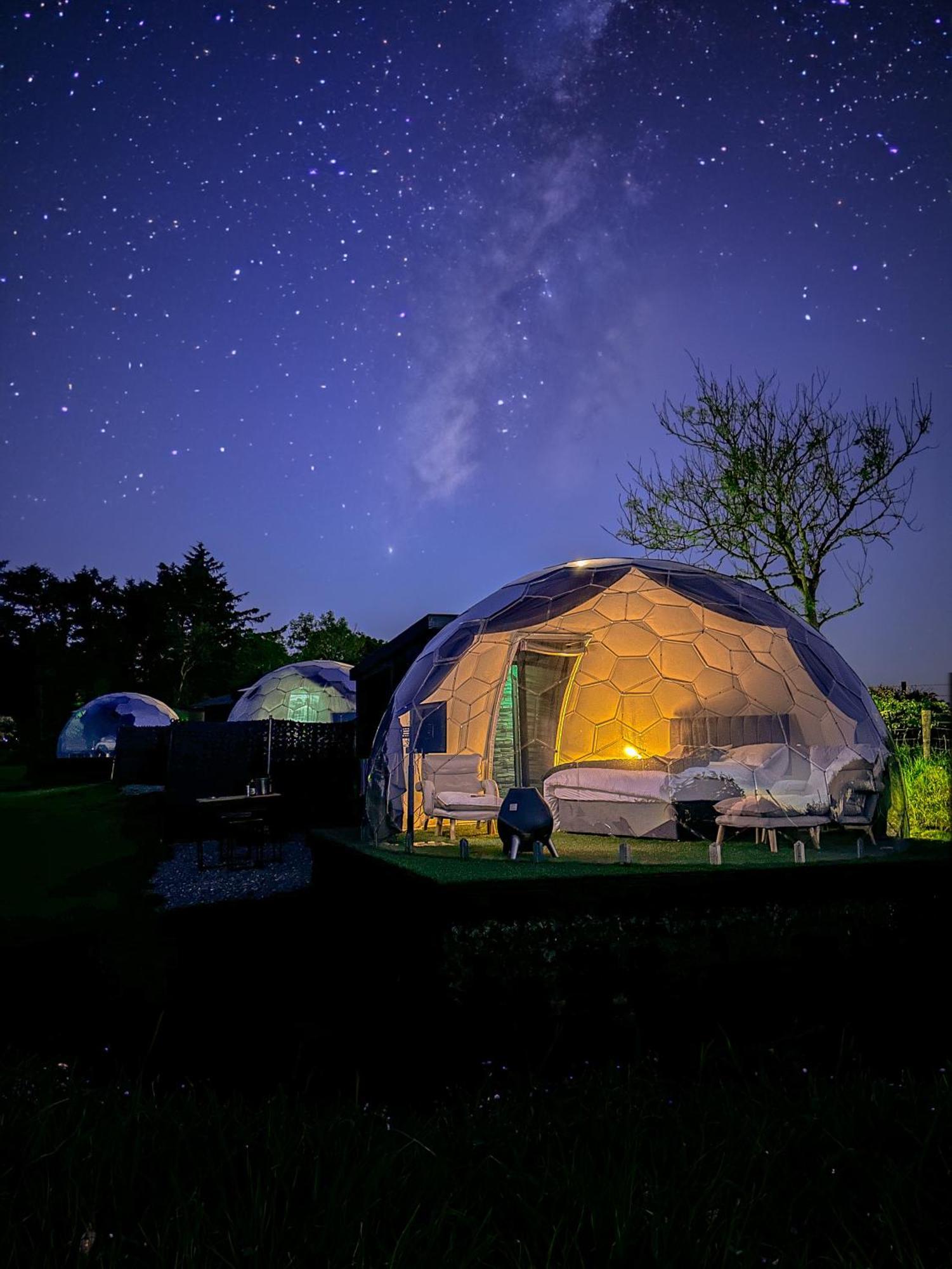 Glamping Domes Hotel Articlave ภายนอก รูปภาพ